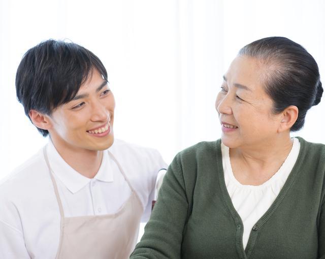 有料老人ホームの介護スタッフ(日勤、夜勤)【宮崎市清武町】 